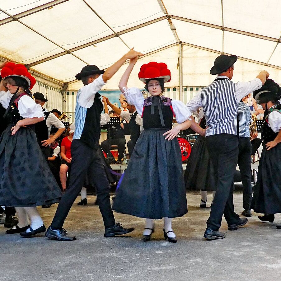 Trachtentanz mit Bollenhut in Reichbach 12