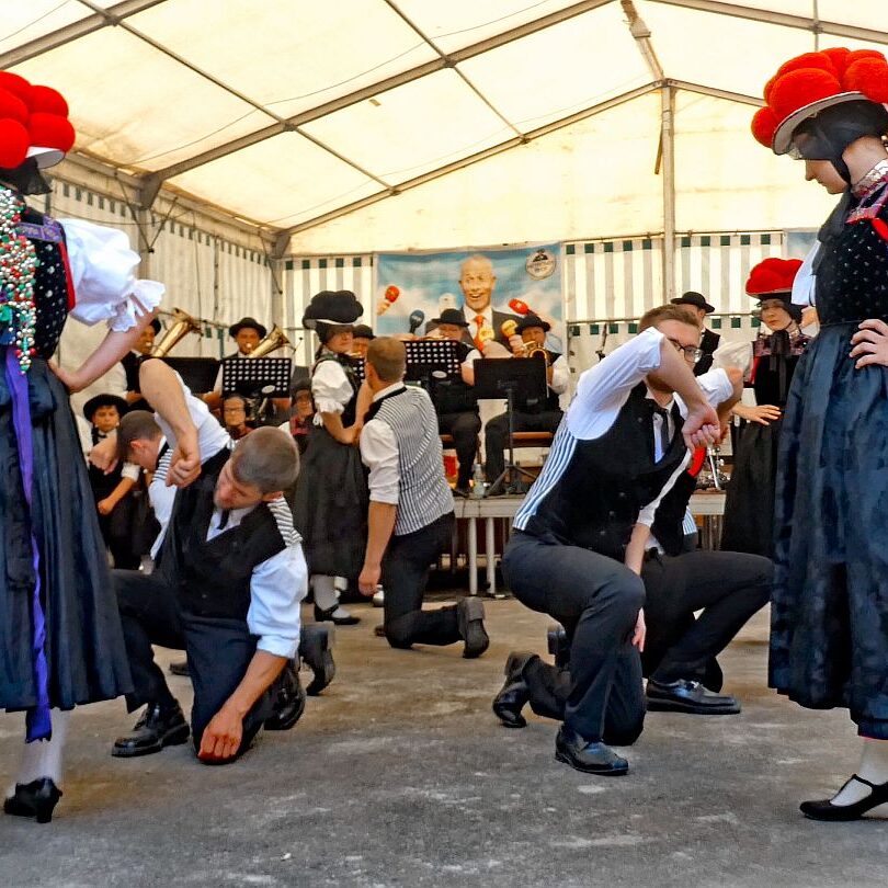 Trachtentanz mit Bollenhut in Reichbach 13