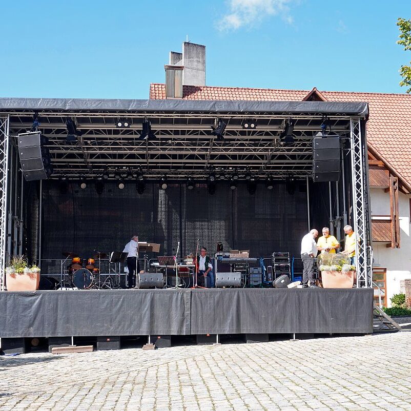 Dorffest Tennenbronn Oekumenischer gottesdienst und Start 09