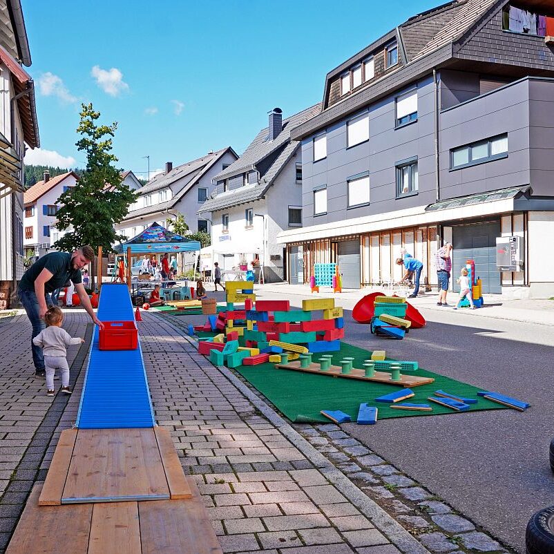 Dorffest Tennenbronn Oekumenischer gottesdienst und Start 17