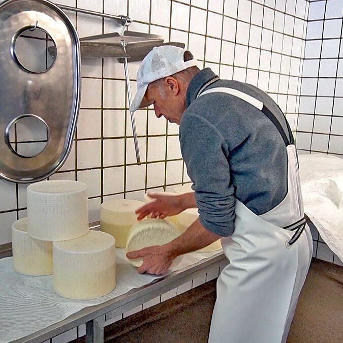 2022 letzte Kaeseproduktion auf dem Mooshof 10