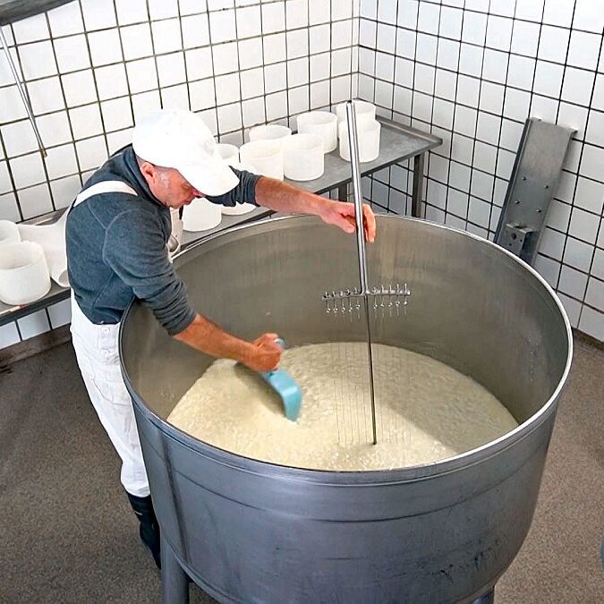 2022 letzte Kaeseproduktion auf dem Mooshof 21
