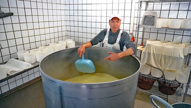 2022 letzte Kaeseproduktion auf dem Mooshof 25 2022 letzte Kaeseproduktion auf dem Mooshof 25