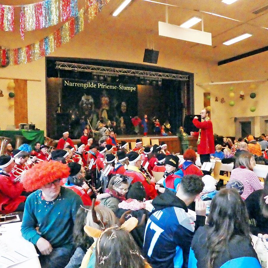 Fasnet Umzug 2023 TennenbronnParty in der Festhalle 01