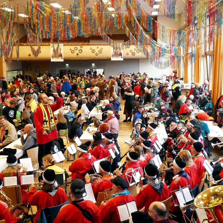 Fasnet Umzug 2023 TennenbronnParty in der Festhalle 03