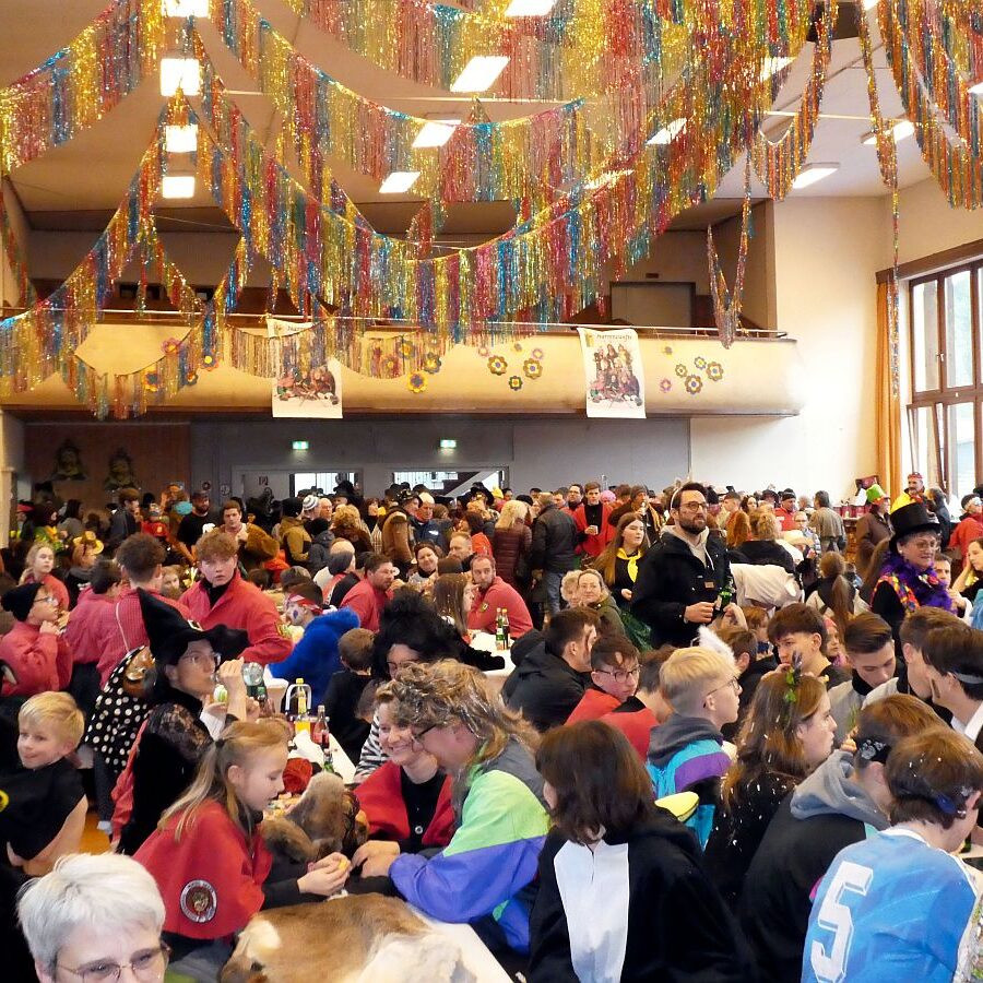 Fasnet Umzug 2023 TennenbronnParty in der Festhalle 04