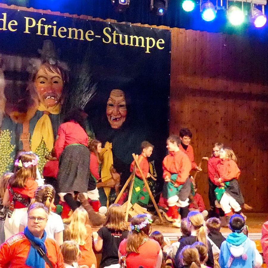 Fasnet Umzug 2023 TennenbronnParty in der Festhalle 06