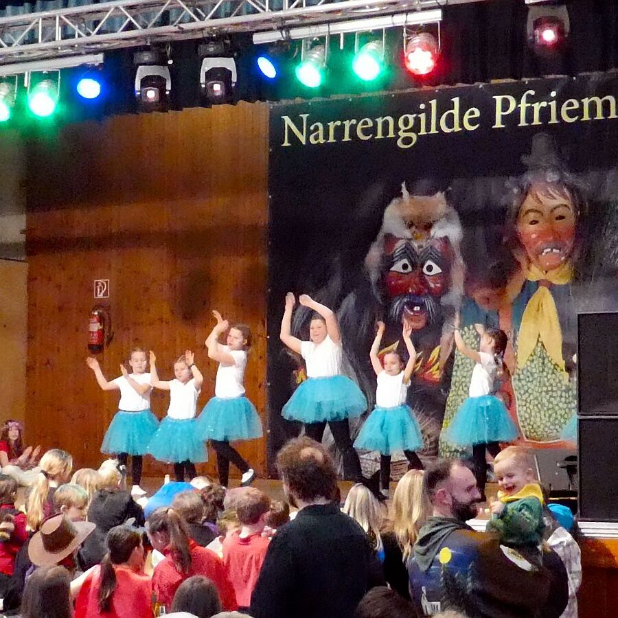 Fasnet Umzug 2023 TennenbronnParty in der Festhalle 08