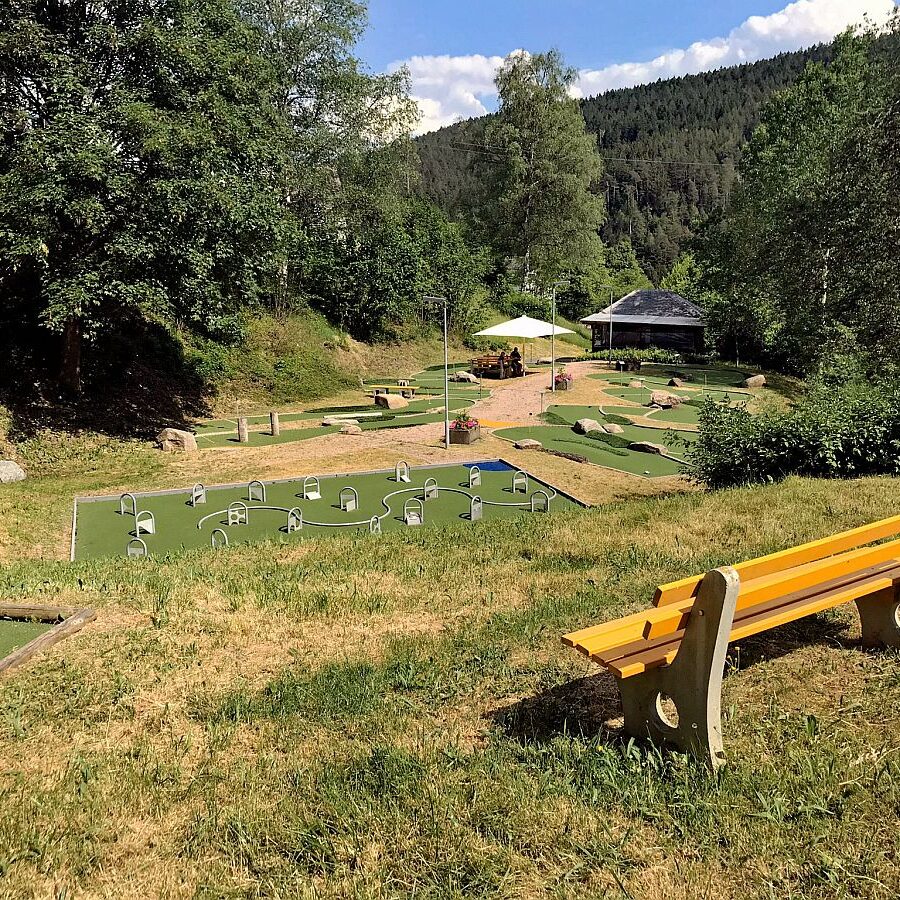 Spiellandschaft Minigolf Kiosk Tennenbronn 02
