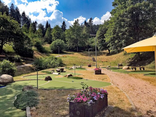 Spiellandschaft Minigolf Kiosk Tennenbronn 04 Spiellandschaft Minigolf Kiosk Tennenbronn 04