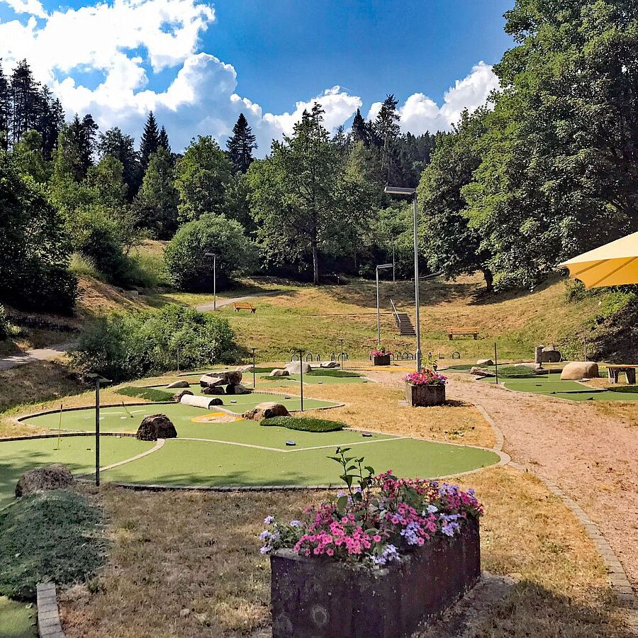 Spiellandschaft Minigolf Kiosk Tennenbronn 04