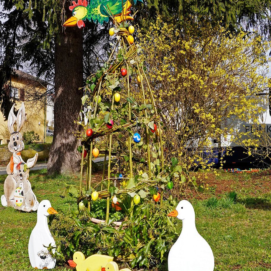 Osterschmuckt Löwen 02