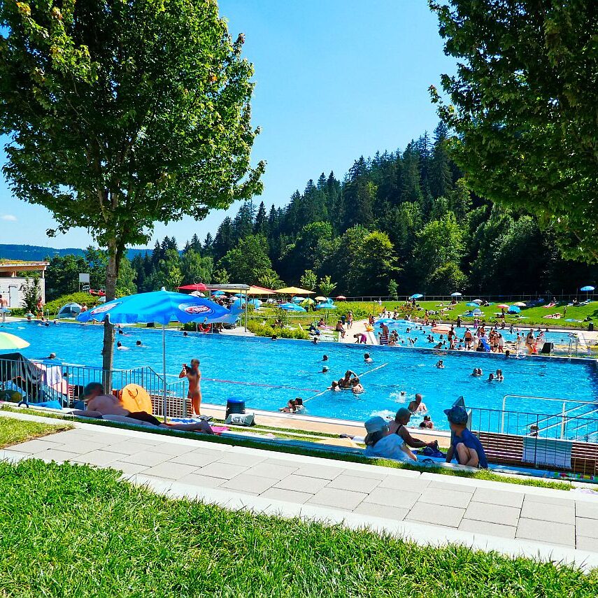 Schwimmbad Tennenbronn 01