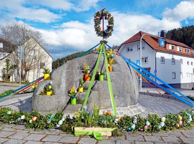 Osterbrunnen 3 Osterbrunnen 3